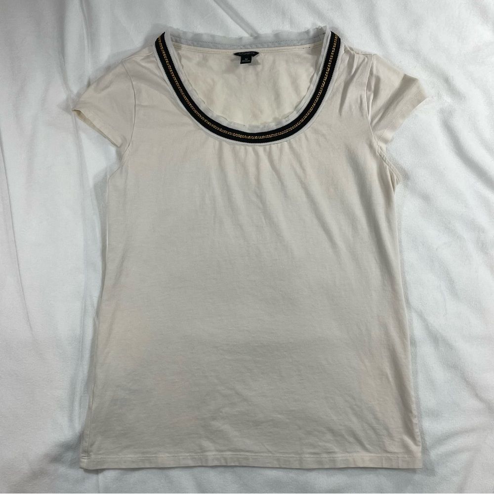 Ann Taylor Cream Cap Sleeve T-Shirt with Black Trim Gold Accent Chain